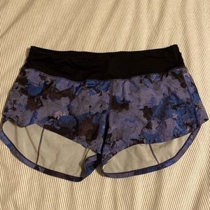 LULULEMON Limited Print US6 Running Shorts with Zip